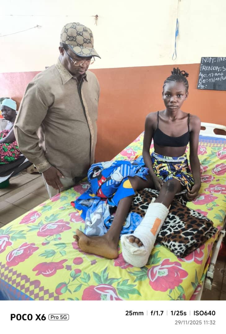 Centrafrique : Le Président Anicet-Georges Dologuélé au chevet de la petite Samira, victime du cortège du Premier ministre